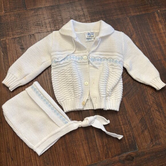 Vintage Nursery Rhyme White/Blue Sweater and Matching Bonnet ~ 0-6 Months - Picture 1 of 8